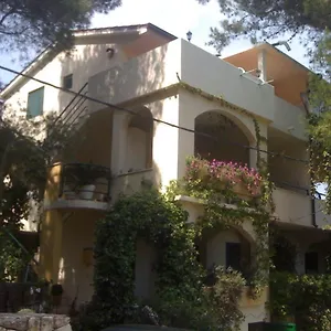https://apartments-grbesa.hotels-in-trogir.com