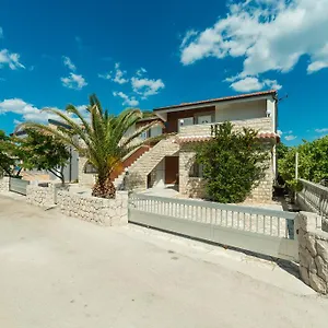https://apartments-lucica.hotelinzadar.com