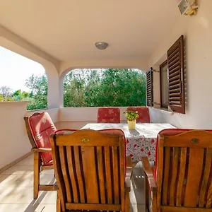 https://holiday-home-laura-near-the-forest.pula-hotels.org